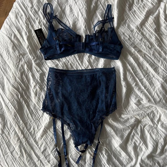 2-Piece Lingerie Set - Bra w/ High Waisted Panty - Blue - Picture 4 of 5